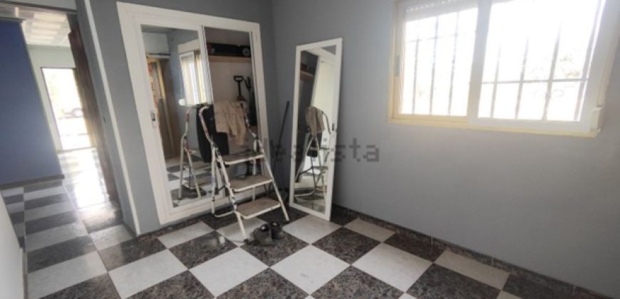 Magnífica casa independiente con terreno en la población de Favara (VALENCIA).