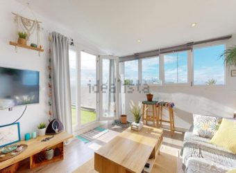 Espectacular piso semiático, completamente reformado, que ofrece unas vistas al mar