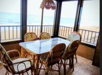 Fabuloso apartamento en primera línea, muy amplio y luminoso con unas vistas fantásticas del mar.