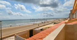 Adosado en primera línea de la playa en el Pouet. La distribución es la siguiente
