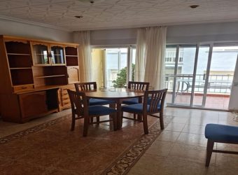 Fabuloso y encantador apartamento de 62m2., está situado en la tercera planta de un edificio con ascensor