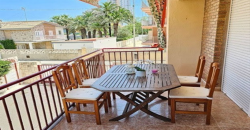 Fantastico apartamento en la playa de El Perellonet, totalmente reformado y situado en la entreplanta.