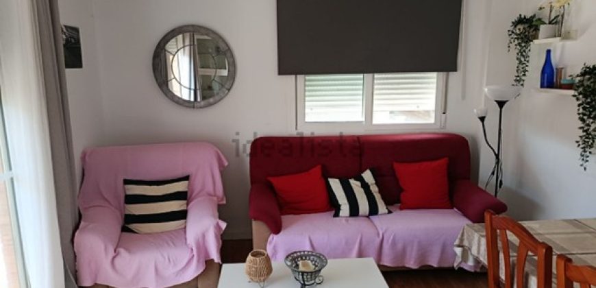 Fantastico apartamento en la playa de El Perellonet, totalmente reformado y situado en la entreplanta.