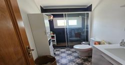 Fantastico apartamento en la playa de El Perellonet, totalmente reformado y situado en la entreplanta.