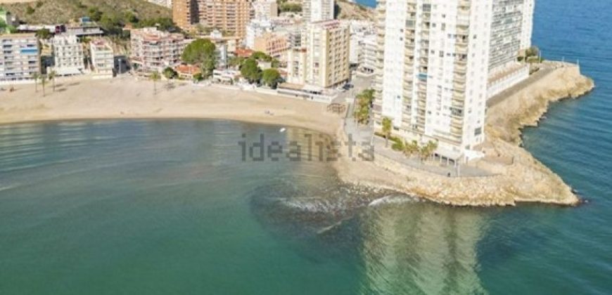 Fabuloso y encantador apartamento de 62m2., está situado en la tercera planta de un edificio con ascensor