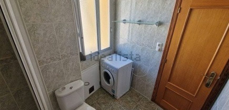Fabuloso y encantador apartamento de 62m2., está situado en la tercera planta de un edificio con ascensor