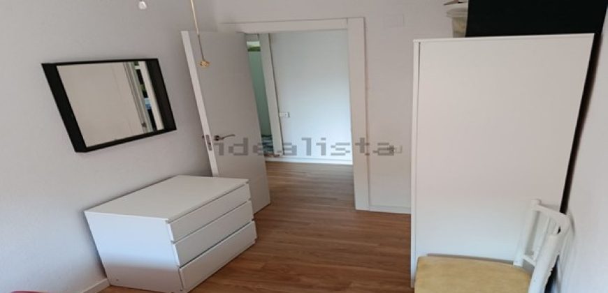 Fantastico apartamento en la playa de El Perellonet, totalmente reformado y situado en la entreplanta.