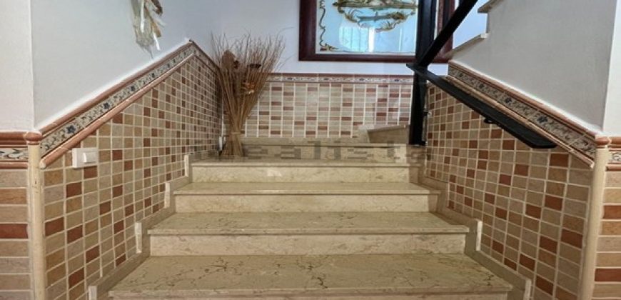 Esta magnífica casa adosada combina confort, elegancia y una ubicación ideal