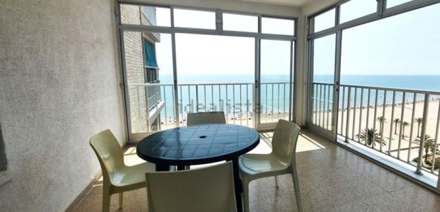 Descubre este maravilloso apartamento ubicado en la 9ª planta, con impresionantes vistas al mar y al castillo de Cullera