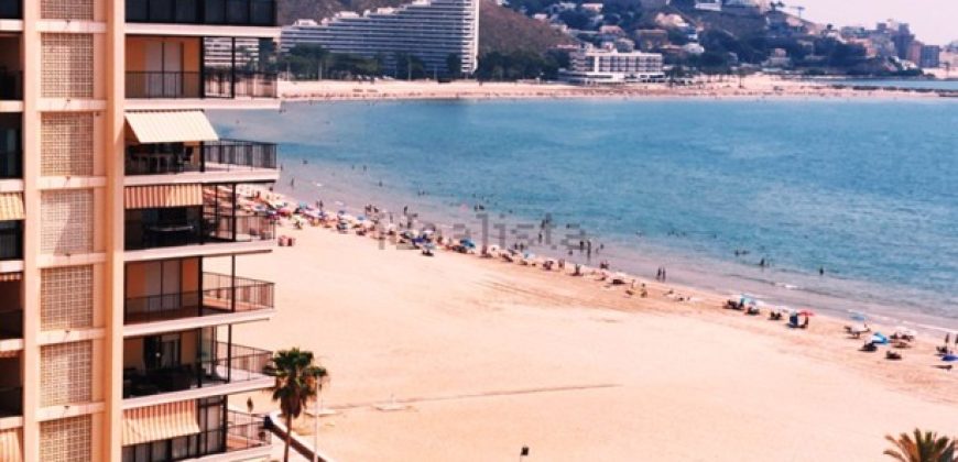 Descubre este maravilloso apartamento ubicado en la 9ª planta, con impresionantes vistas al mar y al castillo de Cullera