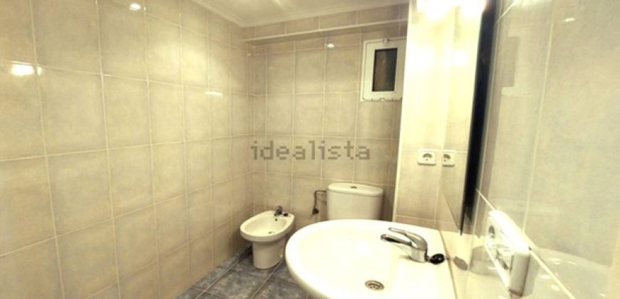 Descubre este maravilloso apartamento ubicado en la 9ª planta, con impresionantes vistas al mar y al castillo de Cullera