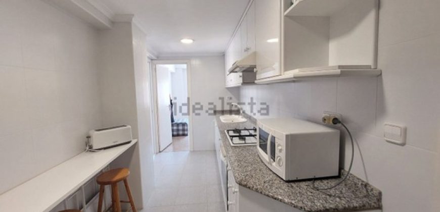 Descubre este maravilloso apartamento ubicado en la 9ª planta, con impresionantes vistas al mar y al castillo de Cullera