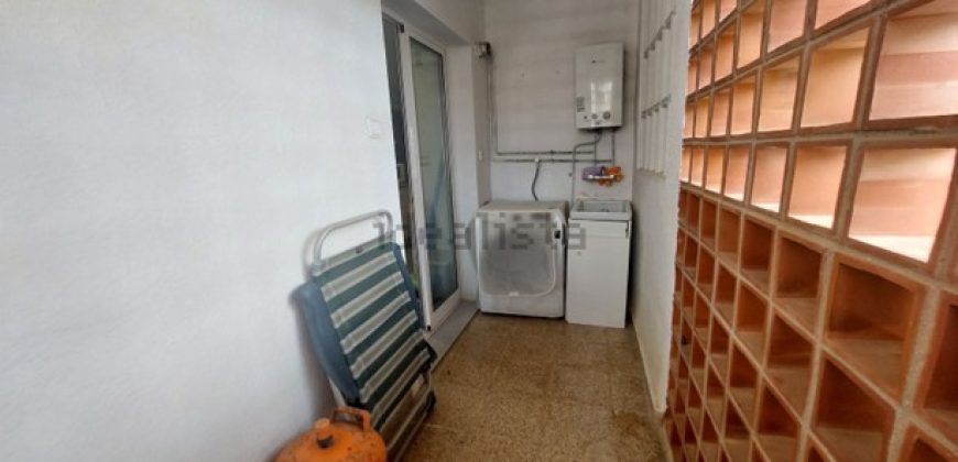 Descubre este maravilloso apartamento ubicado en la 9ª planta, con impresionantes vistas al mar y al castillo de Cullera