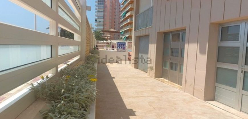 Descubre este maravilloso apartamento ubicado en la 9ª planta, con impresionantes vistas al mar y al castillo de Cullera