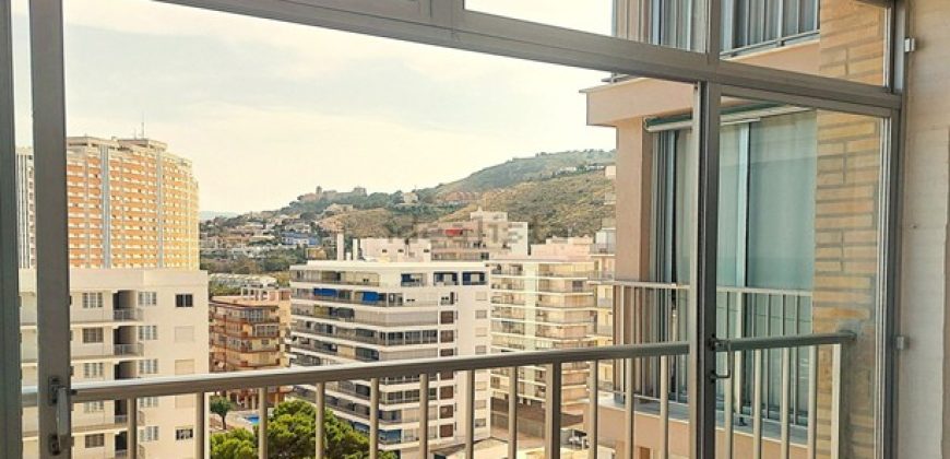 Descubre este maravilloso apartamento ubicado en la 9ª planta, con impresionantes vistas al mar y al castillo de Cullera