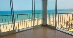 Descubre este maravilloso apartamento ubicado en la 9ª planta, con impresionantes vistas al mar y al castillo de Cullera
