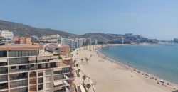 Descubre este maravilloso apartamento ubicado en la 9ª planta, con impresionantes vistas al mar y al castillo de Cullera