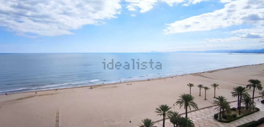 Descubre este maravilloso apartamento ubicado en la 9ª planta, con impresionantes vistas al mar y al castillo de Cullera