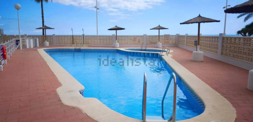 Descubre este maravilloso apartamento ubicado en la 9ª planta, con impresionantes vistas al mar y al castillo de Cullera