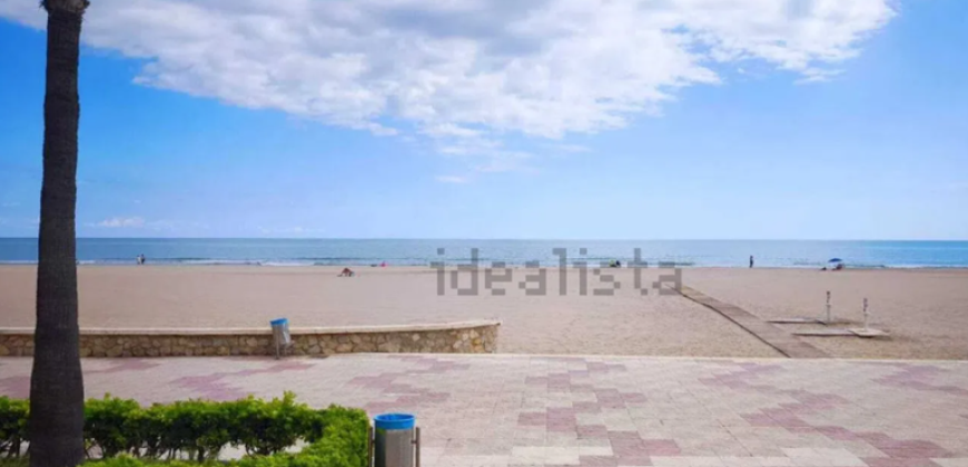 Descubre este maravilloso apartamento ubicado en la 9ª planta, con impresionantes vistas al mar y al castillo de Cullera