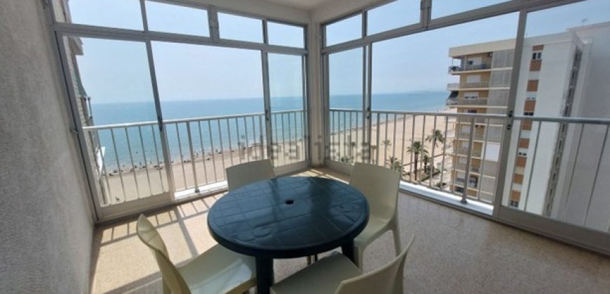 Descubre este maravilloso apartamento ubicado en la 9ª planta, con impresionantes vistas al mar y al castillo de Cullera