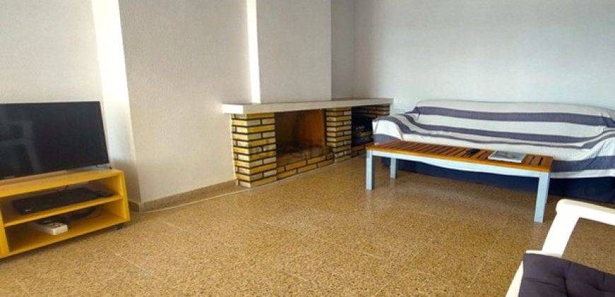 Descubre este maravilloso apartamento ubicado en la 9ª planta, con impresionantes vistas al mar y al castillo de Cullera