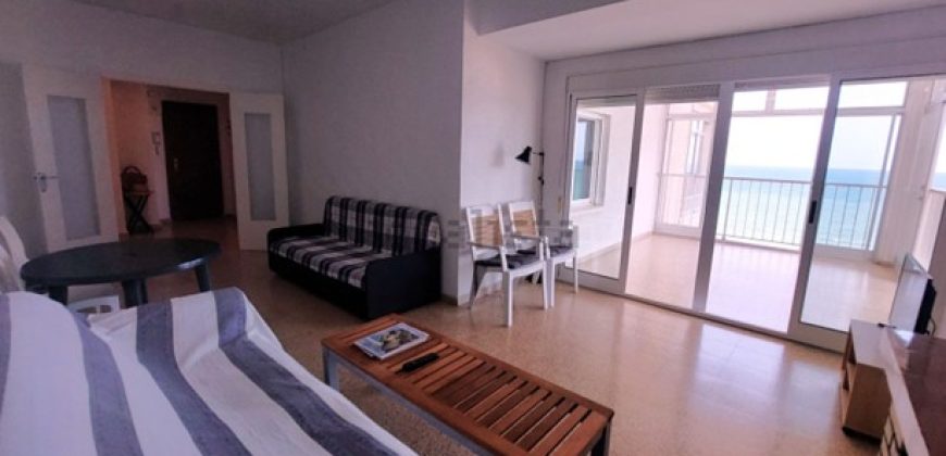 Descubre este maravilloso apartamento ubicado en la 9ª planta, con impresionantes vistas al mar y al castillo de Cullera
