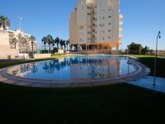 Espectacular apartamento en primera línea de playa, ubicado en la 1ª planta.
