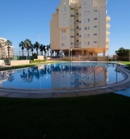 Espectacular apartamento en primera línea de playa, ubicado en la 1ª planta.
