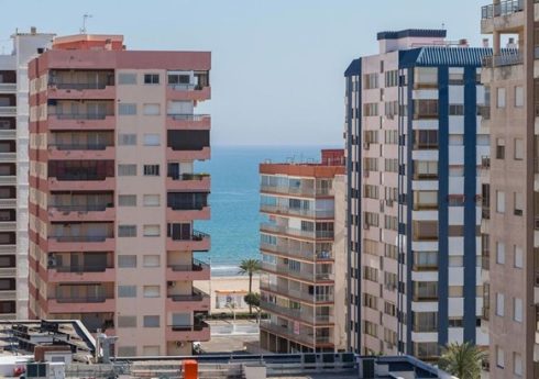 Magnífico apartamento de 100 m2. Ubicado en la tercera planta de un edificio con ascensor.