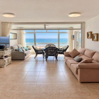 Espectacular apartamento situado en quinta planta del Edificio Edén, en primera línea de la playa del Racó de Cullera
