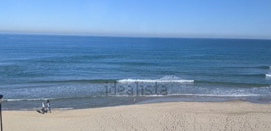Espectacular apartamento dúplex ubicado en El Perelló, a escasos metros del paseo marítimo.