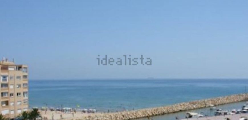 Espectacular apartamento dúplex ubicado en El Perelló, a escasos metros del paseo marítimo.