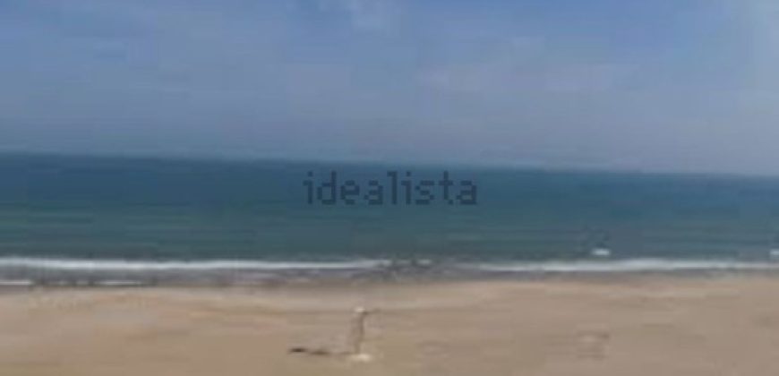 Espectacular apartamento dúplex ubicado en El Perelló, a escasos metros del paseo marítimo.