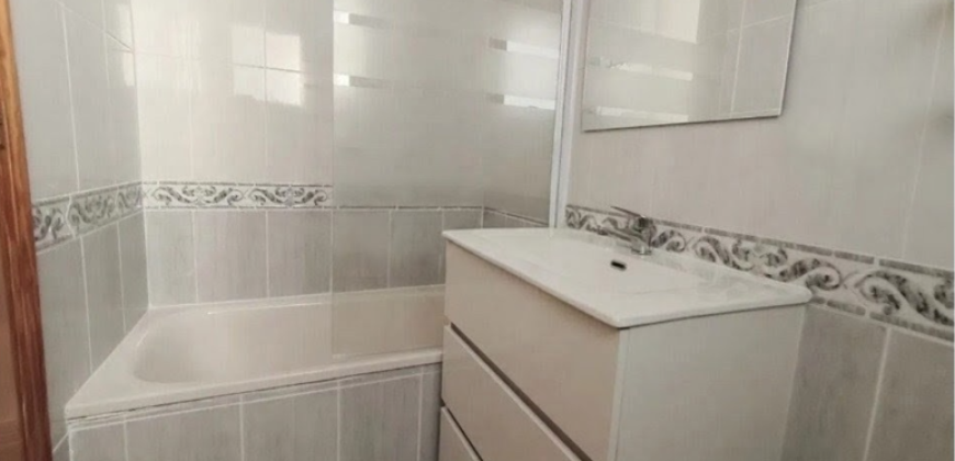 Espectacular apartamento dúplex ubicado en El Perelló, a escasos metros del paseo marítimo.