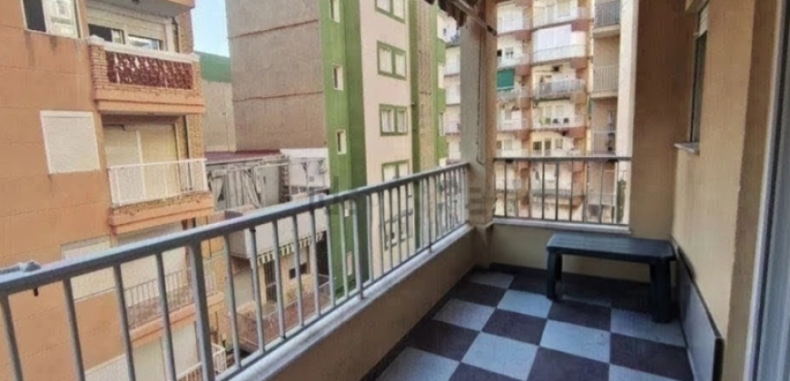 Espectacular apartamento dúplex ubicado en El Perelló, a escasos metros del paseo marítimo.