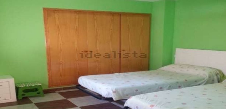 Espectacular apartamento dúplex ubicado en El Perelló, a escasos metros del paseo marítimo.