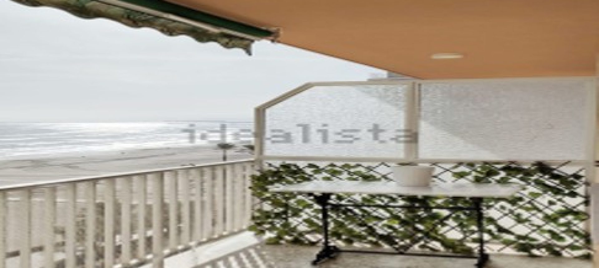 Espectacular piso ubicado en la 7ª planta con vistas privilegiadas al mar que te enamorará desde el primer momento