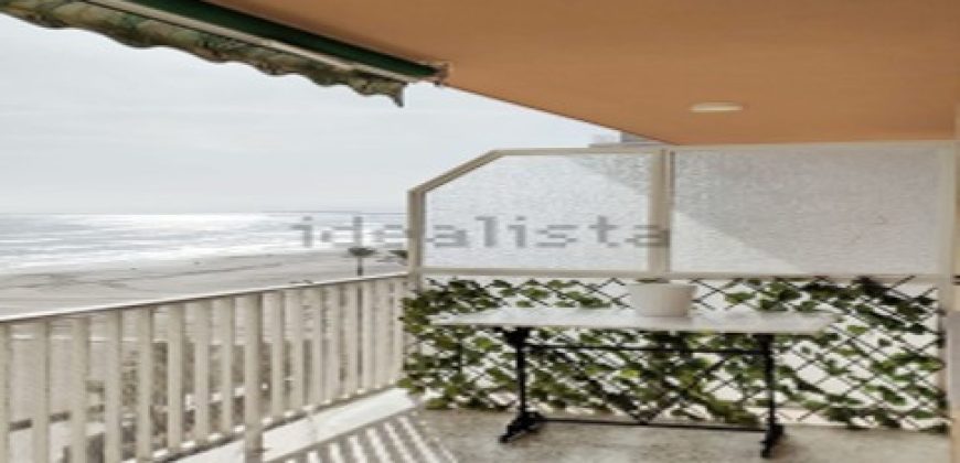 Espectacular piso ubicado en la 7ª planta con vistas privilegiadas al mar que te enamorará desde el primer momento