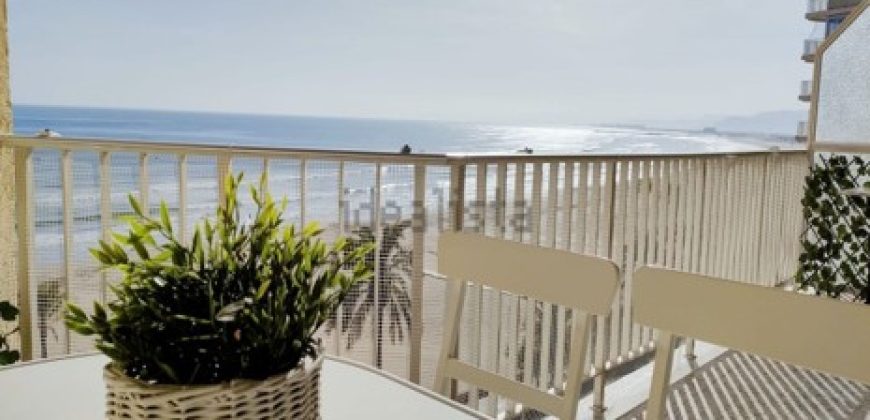 Espectacular piso ubicado en la 7ª planta con vistas privilegiadas al mar que te enamorará desde el primer momento