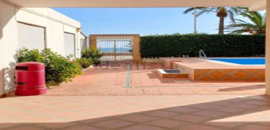 Espectacular piso ubicado en la 7ª planta con vistas privilegiadas al mar que te enamorará desde el primer momento