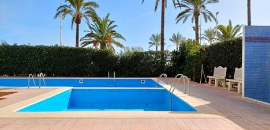 Espectacular piso ubicado en la 7ª planta con vistas privilegiadas al mar que te enamorará desde el primer momento