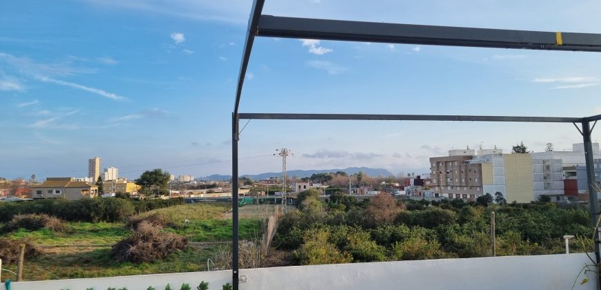 Maravilloso chalé adosado convertido en dos viviendas y totalmente reformado en el Mareny de Barraquetes