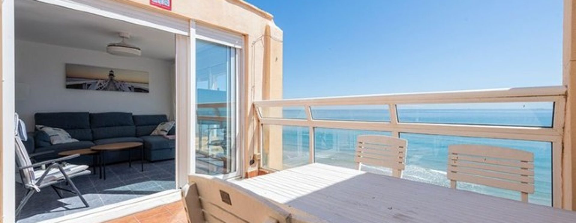 Este luminoso ático de 78 m² se encuentra en El Perellonet