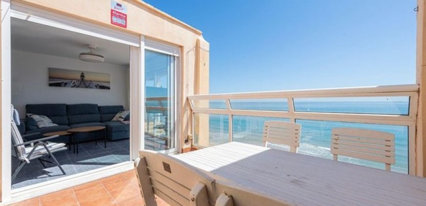 Este luminoso ático de 78 m² se encuentra en El Perellonet