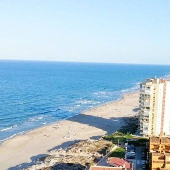 Sensacional apartamento en primerísima linea de 129m²situado en la planta 20 y ubicado en la playa de El Perellonet