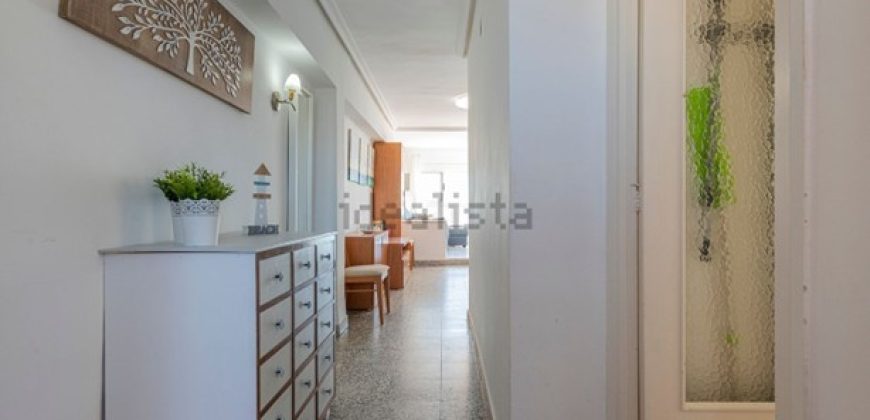 Este luminoso ático de 78 m² se encuentra en El Perellonet