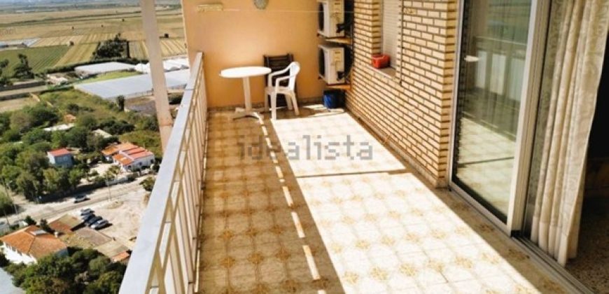 Sensacional apartamento en primerísima linea de 129m²situado en la planta 20 y ubicado en la playa de El Perellonet