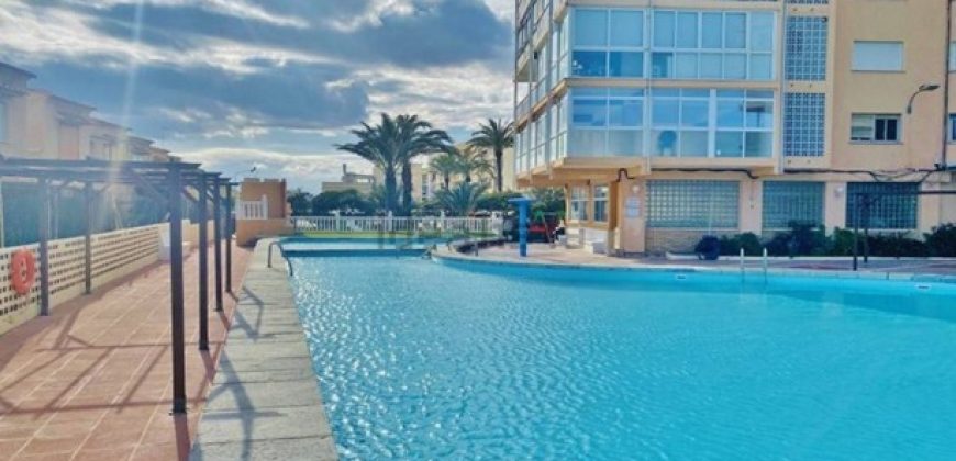 Sensacional apartamento en primerísima linea de 129m²situado en la planta 20 y ubicado en la playa de El Perellonet