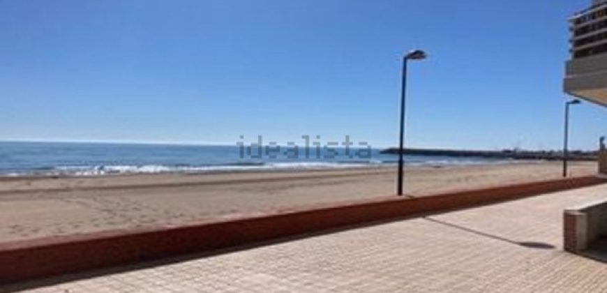 Amplio apartamento en primera línea de playa en El Perellonet